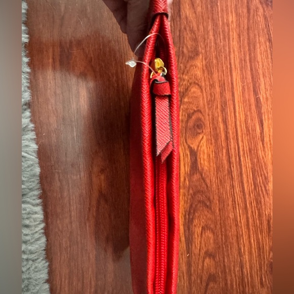 Red Textured Fold-Over Pouch - Picture 3 of 4